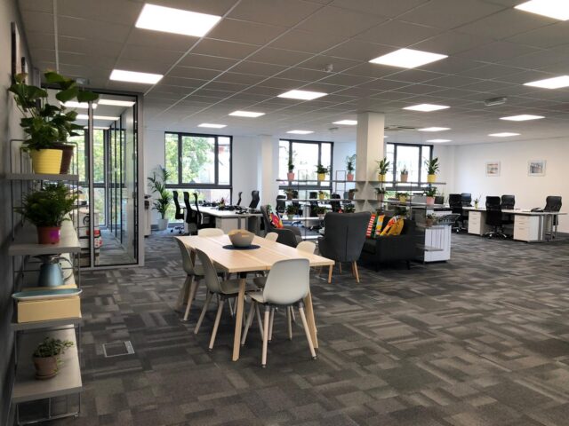 40 desk self-contained serviced office in Putney with open-plan workspace and breakout seating